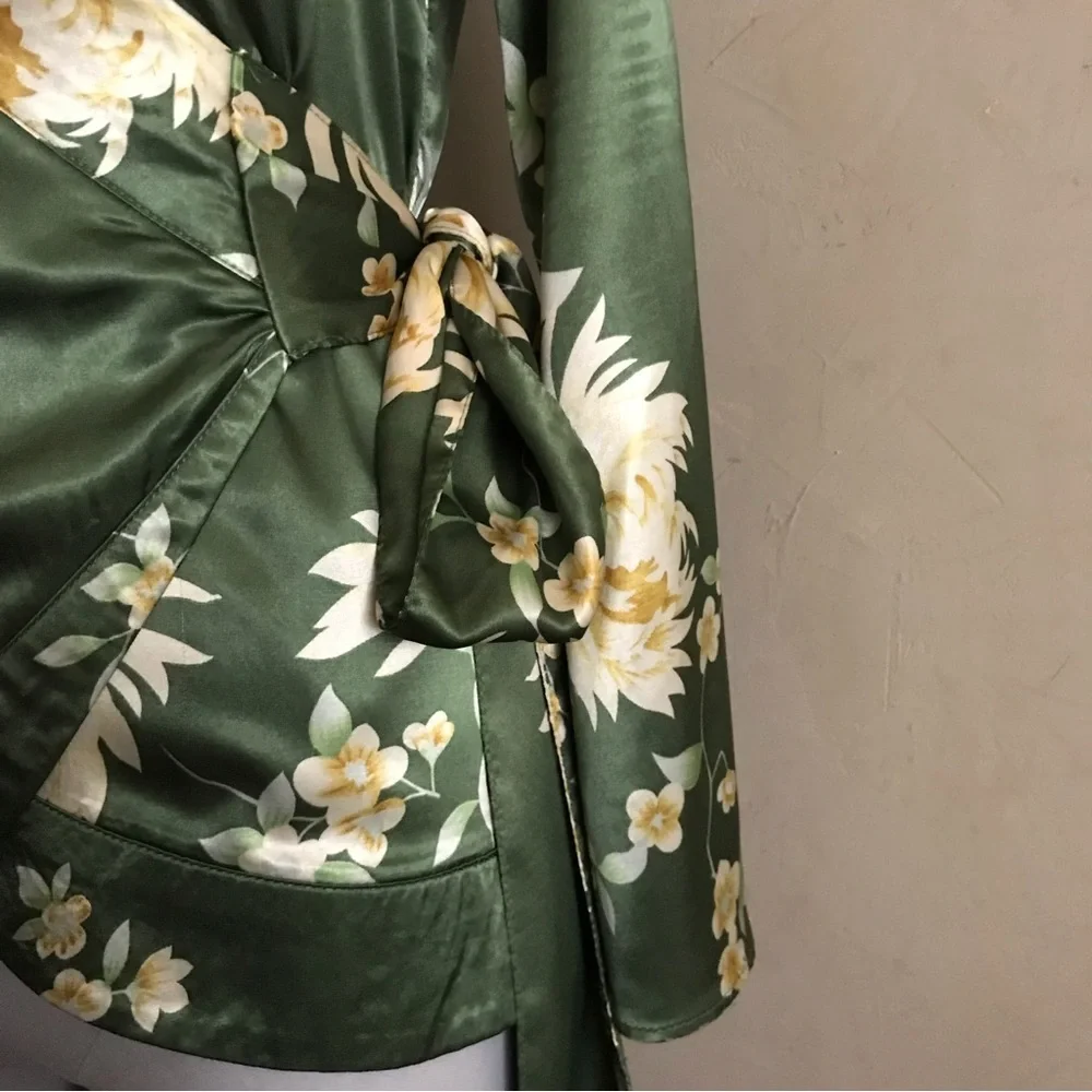 Floral Silk Surplus Blouse - Picture 2 of 9